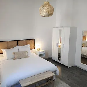 Bed & Breakfast Hibiscus Comfort, Quartu SantʼElena